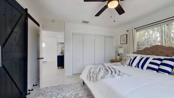 4 bedrooms, iron/ironing board, WiFi, bed sheets