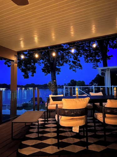 Eagle Lake Paradise! Close to ND!
Enjoy kayaking, hot tub and Sunset views!