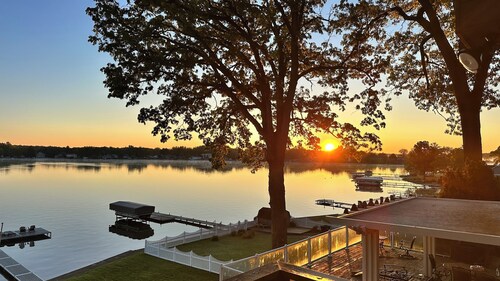 Eagle Lake Paradise! Close to ND!
Enjoy kayaking, hot tub and Sunset views!