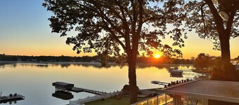 Eagle Lake Paradise! Close to ND!
Enjoy kayaking, hot tub and Sunset views!