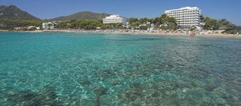 Charming 2-bedroom apartment a stone's throw from Canyamel beach, Majorca