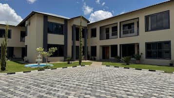Fachada de la propiedad