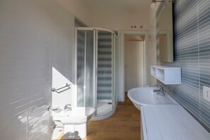 House, Sea View, Ground Floor | 浴室 | 毛巾、卫生纸
