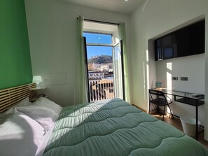 In-room safe, desk, iron/ironing board, free cots/infant beds - Appartamento Annunziata (Naples)