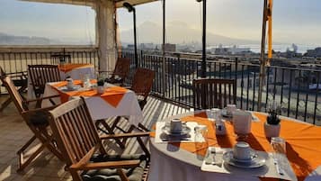 Petit déjeuner complet compris tous les jours
