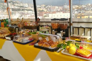 Free daily full breakfast - Appartamento Annunziata (Naples)