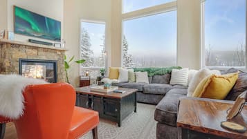 Smart TV, chimenea, videojuegos, reproductor de DVD