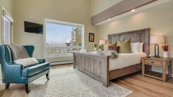 5 slaapkamers, een bureau, een strijkplank/strijkijzer, reisbedje