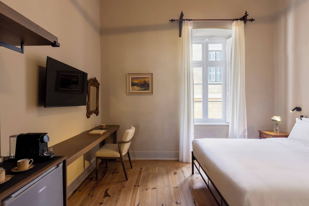 Superior Double Room, City View | Individually decorated, desk, soundproofing, iron/ironing board