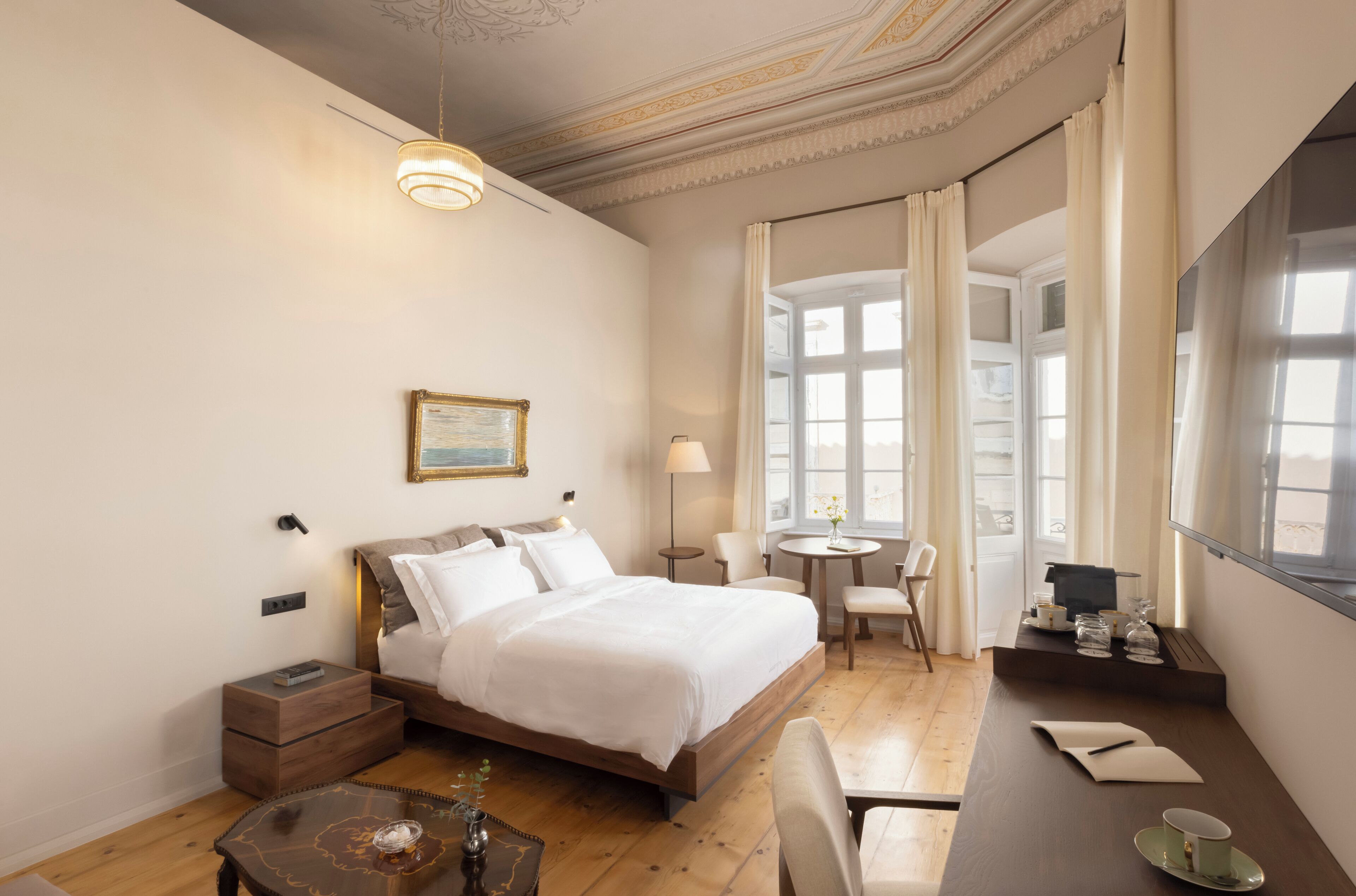 Deluxe Double Room, City View, Corner | Individually decorated, desk, soundproofing, iron/ironing board