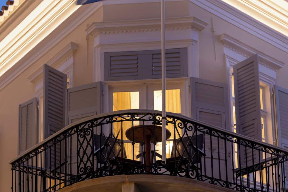 6 Roosevelt Str.