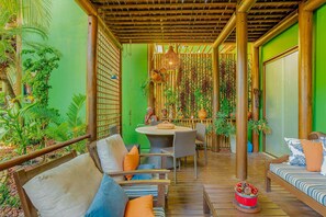 Outdoor dining - IT94 Wonderful Bungalow with 3 suites on the sand - Itacimirim (Camaçari)