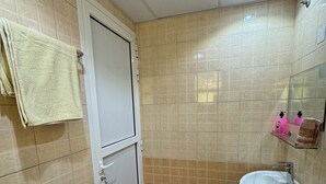 Bathroom - Brand New Independent Studio apartments near Union Metro Station (Dubai)