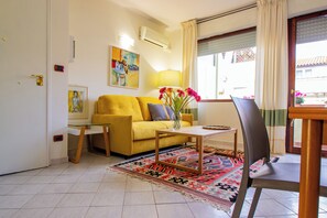 TV connectée, lecteur de DVD, livres, médiathèque