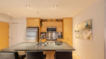 Fridge, stovetop, dishwasher, coffee/tea maker