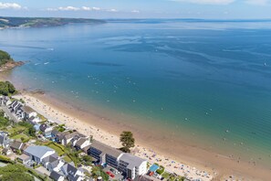 On the beach - 2 Beach Court - Direct Beach Access, Sea Views (Saundersfoot)