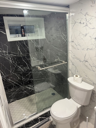 Marvelous basement apartment with WiFi in Elmont