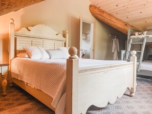 2 chambres, bureau, fer et planche à repasser, accès au Wi-Fi (inclus)