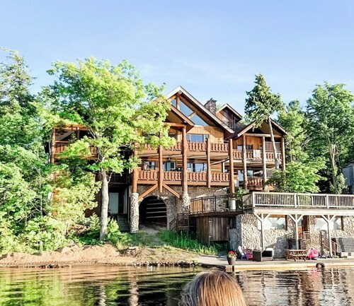 Fabulous cottage suite, spectacular Stoney Lake view!