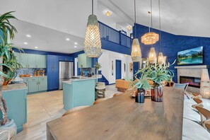Dining - Private Lakefront Retreat-Mins to Waterparks and Attractions (Pocono Summit)