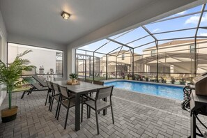 Outdoor dining - 5 BD/ 5.5 BA/ Windsor Cay (16219 TW) (Clermont)