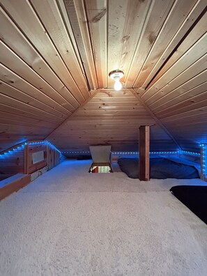 3 slaapkamers, een strijkplank/strijkijzer, wifi, beddengoed