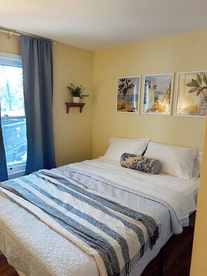 3 bedrooms, iron/ironing board, WiFi, bed sheets - Cozy Lakeside Retreat with Beach Access, Scenic Views & Endless Amenities (Spirit Lake)