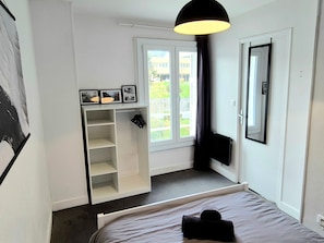 1 bedroom, WiFi, bed sheets - L'Atelier-T2 near the Wifi-Parking center (Lourdes)