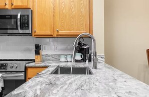 Fridge, microwave, oven, stovetop - 2Br Condo @ Legends Golf (Myrtle Beach)