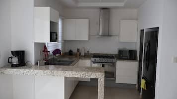 Casa, 3 habitaciones, para fumadores, alberca privada | Interior