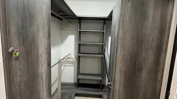 House, 3 Bedrooms, Smoking, Private Pool | Interior