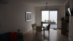 House, 3 Bedrooms, Smoking, Private Pool | Living room