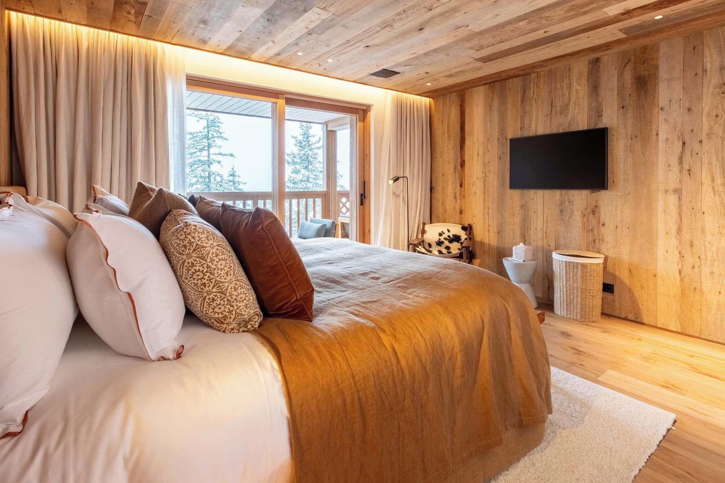 6 bedrooms, WiFi, bed sheets