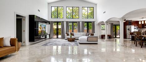 Smart TV, oficina, monitor de computadora