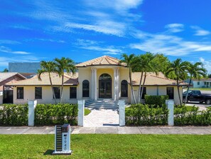 Exterior - Pool+2 King Bed+Central Location (Miami)