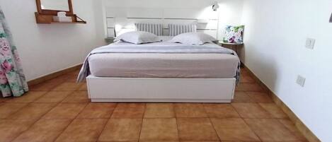 1 dormitori, wifi i roba de llit