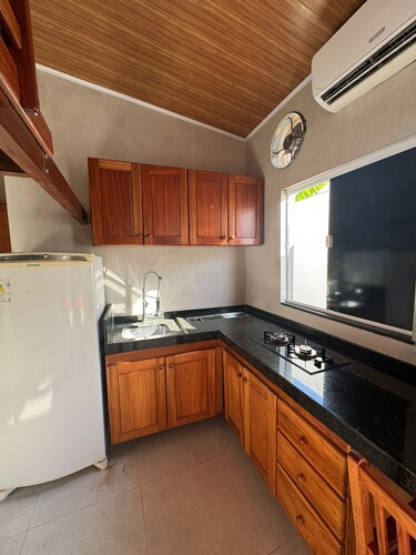 Close to beaches, shopping malls and city center 