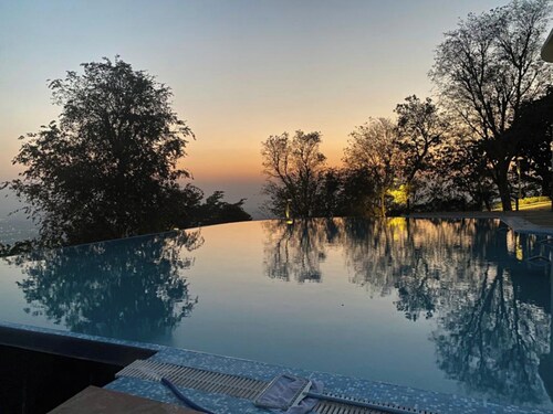 An Extravagant Pushp Villa Overlooking the Ganges