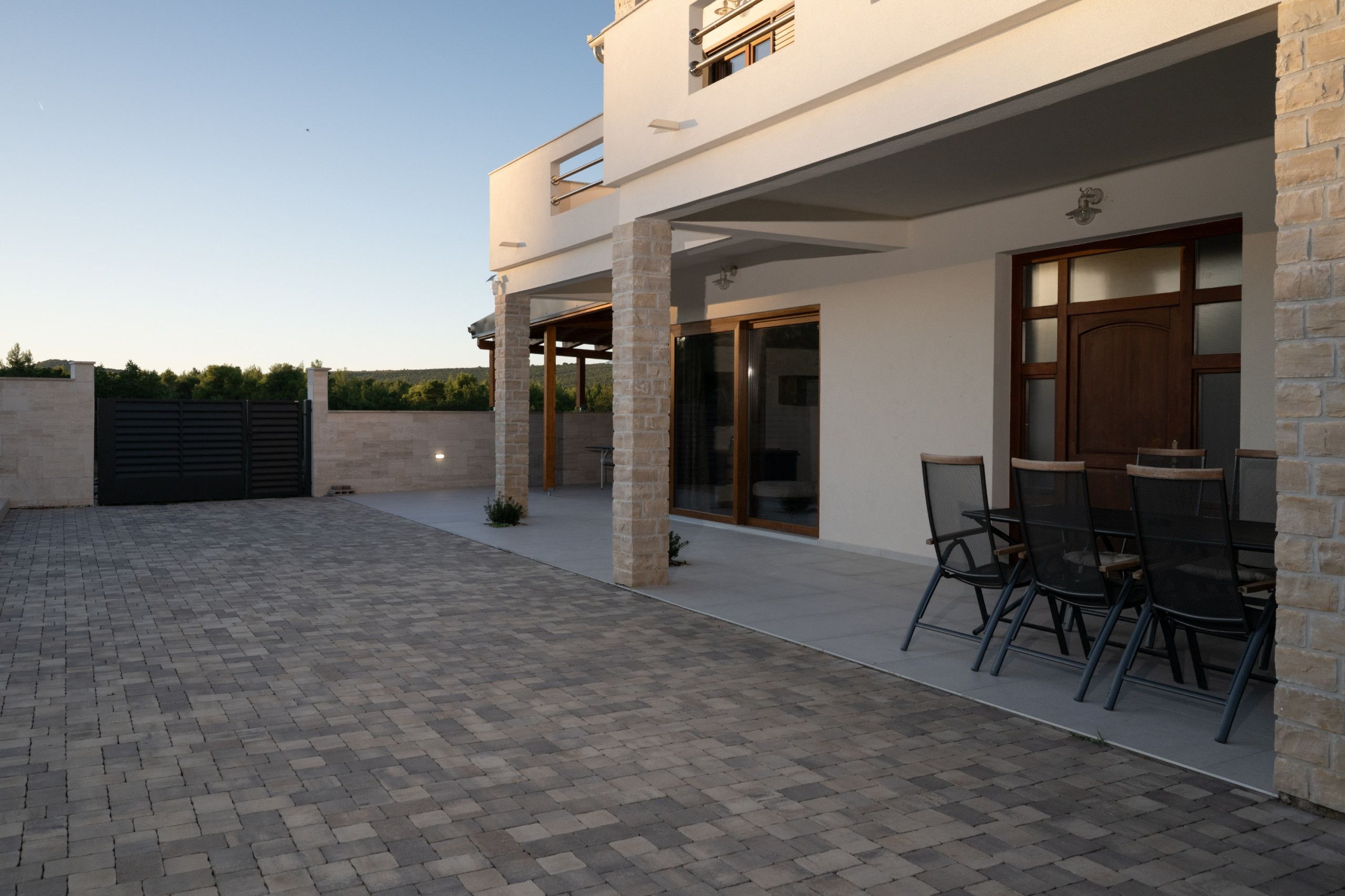 屋外ダイニングエリア