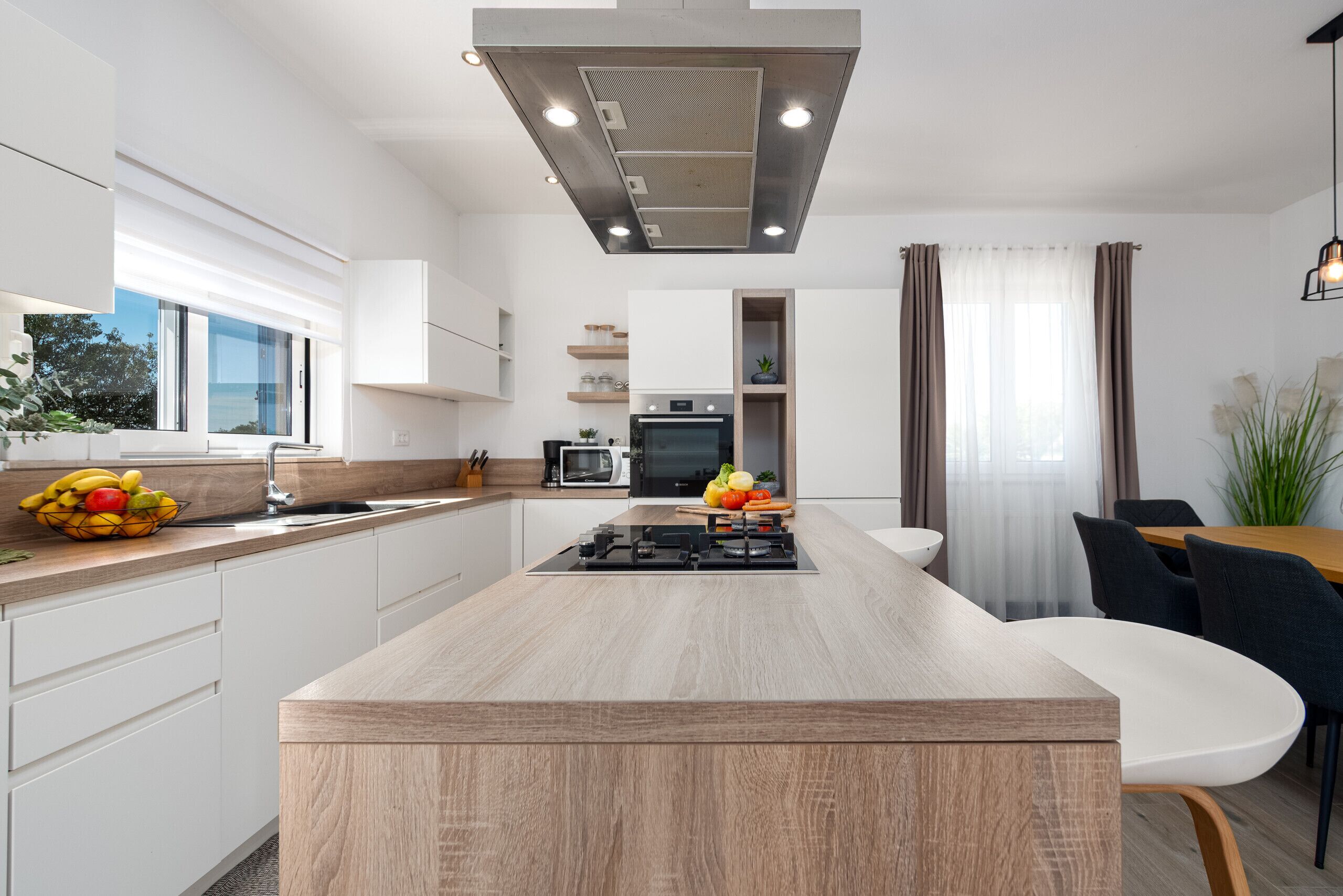 Kühlschrank, Mikrowelle, Ofen, Geschirrspüler