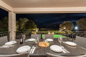 Outdoor dining - Casa Kamber with pool (Tinj)