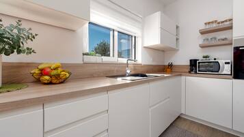 Fridge, microwave, oven, dishwasher