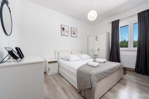 2 habitaciones, tabla de planchar con plancha y wifi gratis 