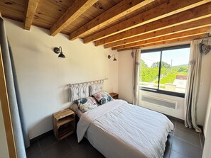 2 soverom, strykejern/-brett, wi-fi (inkludert) og sengetøy