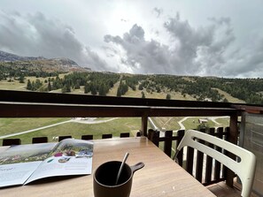 屋外ダイニングエリア