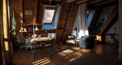 Charming 1-bedroom A-frame house in fantastic Warsaw with WiFi