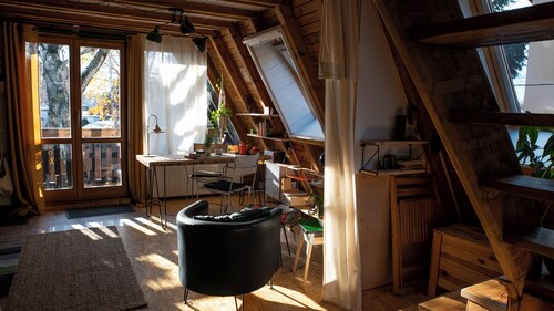 Charming 1-bedroom A-frame house in fantastic Warsaw with WiFi