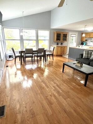 Interior - Endless Sunsets Main House (South Haven)