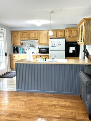 Fridge, microwave, oven, dishwasher - Endless Sunsets Main House (South Haven)