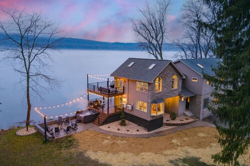 Riverside Retreat  Sleeps 20